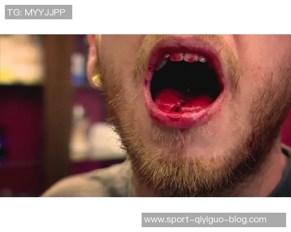 奥孔武遭遇重创两颗牙被肘击掉满嘴鲜血令人心痛不已